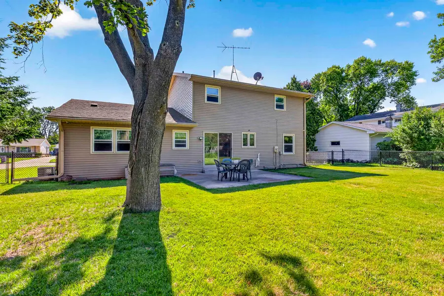 1235 S Westhaven Drive, Oshkosh, WI 54904 - #3