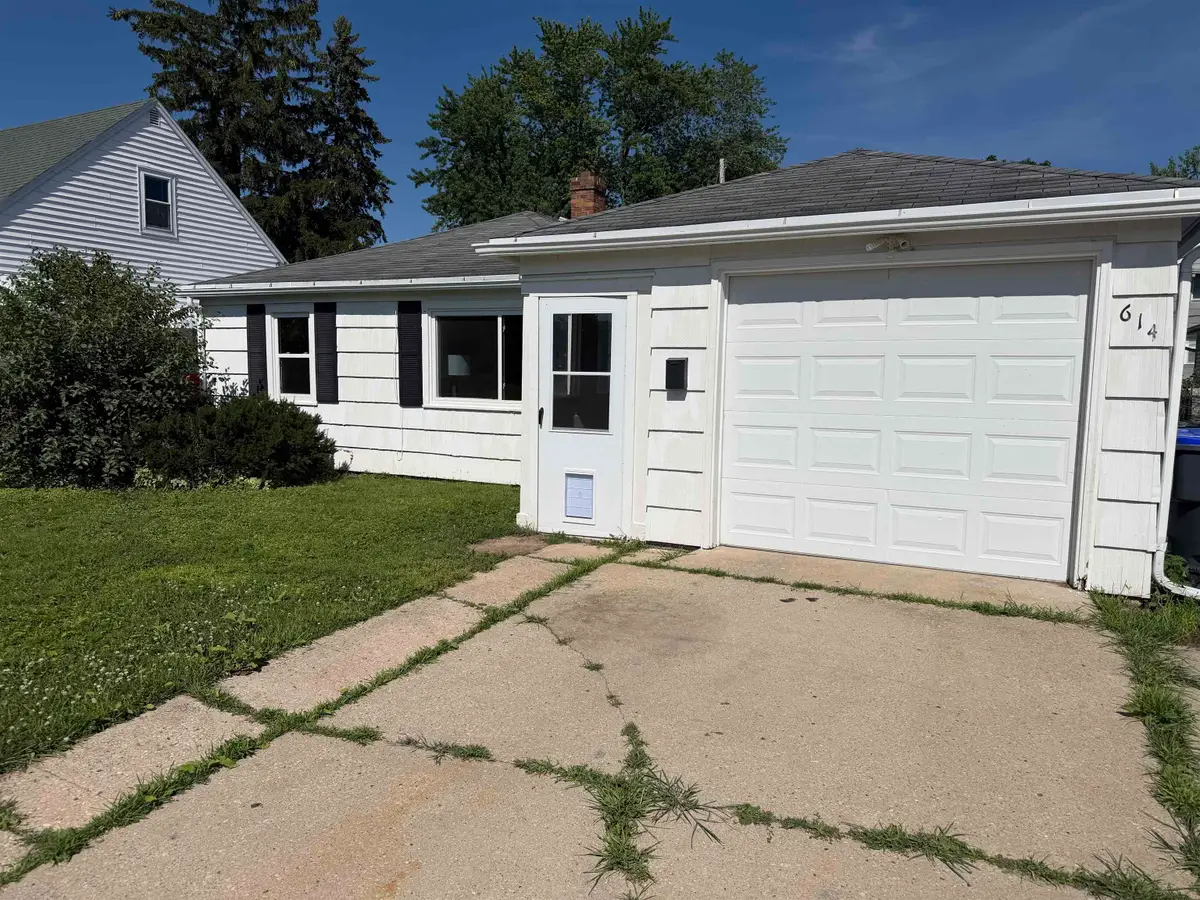 614 Reed Street, Neenah, WI 54956 - #1