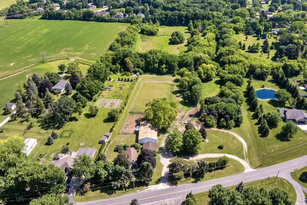 1866 Oakridge Road, NEENAH, WI 54956