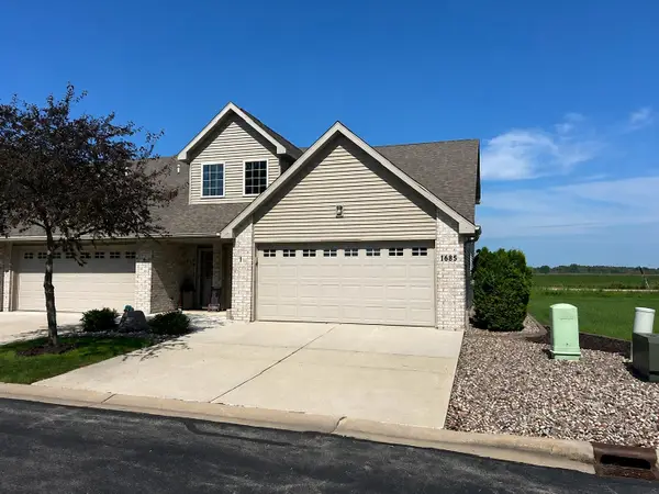 1685 W Main Circle #1, DE PERE, WI 54115-3941