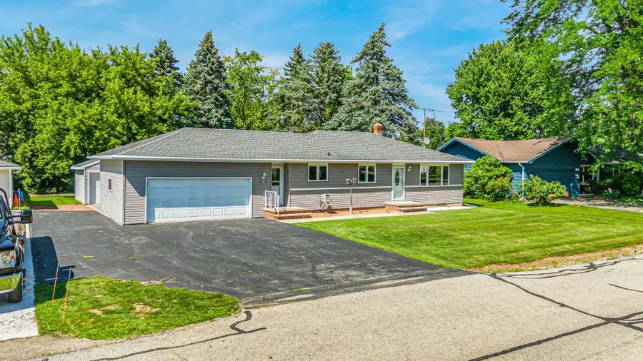 3332 W 1st Avenue, Appleton, WI 54914 - #2