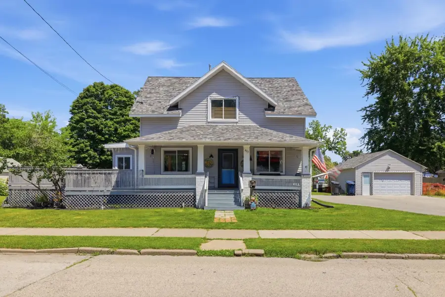 427 5th Street, Waupaca, WI 54981 - #2