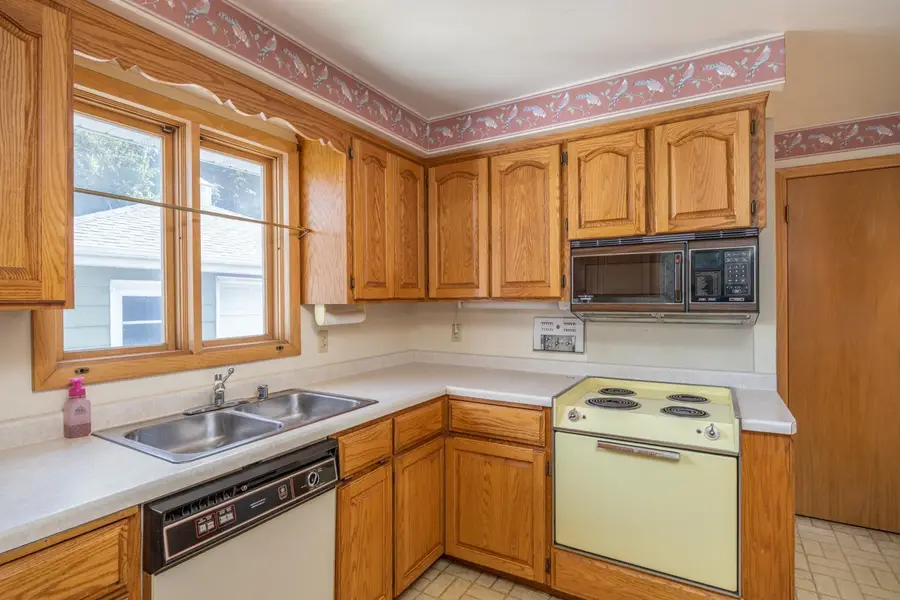 420 W Lindbergh Street, Appleton, WI 54911 - #3