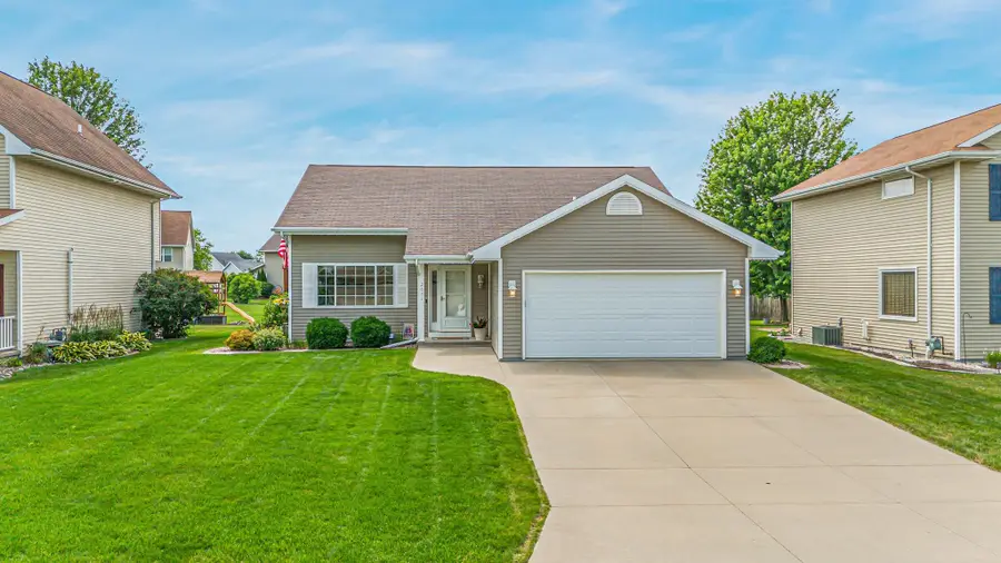 2631 Grassy Lane, Neenah, WI 54956 - #3