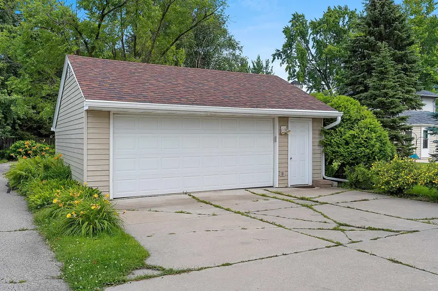 1313 Lost Dauphin Road, De Pere, WI 54115-1913 - #2