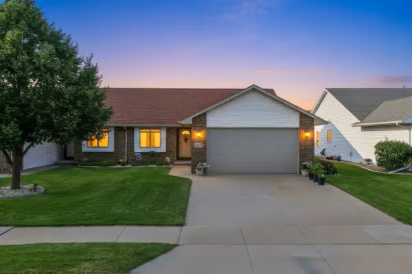 420 W Elm Drive, LITTLE CHUTE, WI 54140