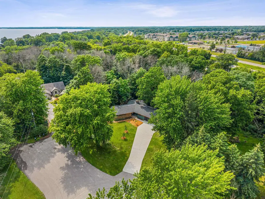 W6439 Lakeview Court, Menasha, WI 54952 - #3