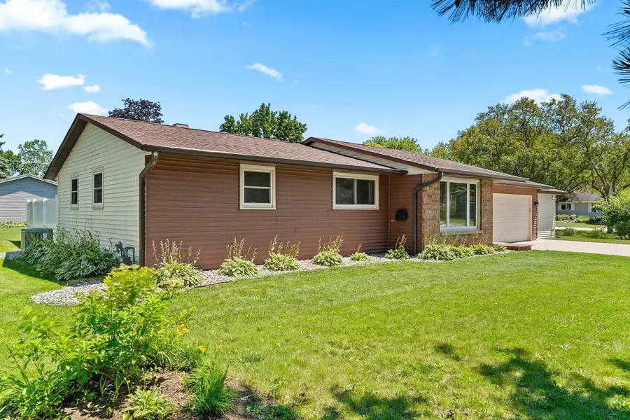 2365 Nicole Ann Circle, Green Bay, WI 54311-6441 - #2