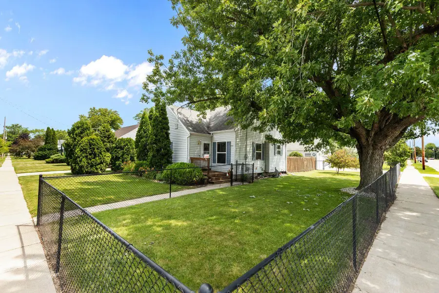 882 Higgins Avenue, Neenah, WI 54956 - #2