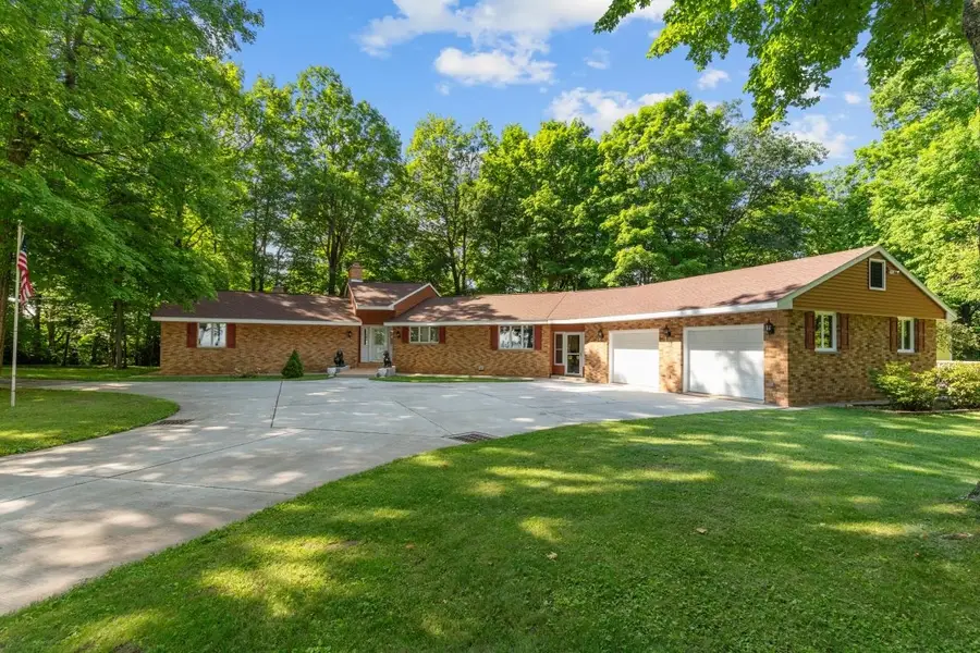W7829 Oakcrest Drive, Hortonville, WI 54944-9805 - #2