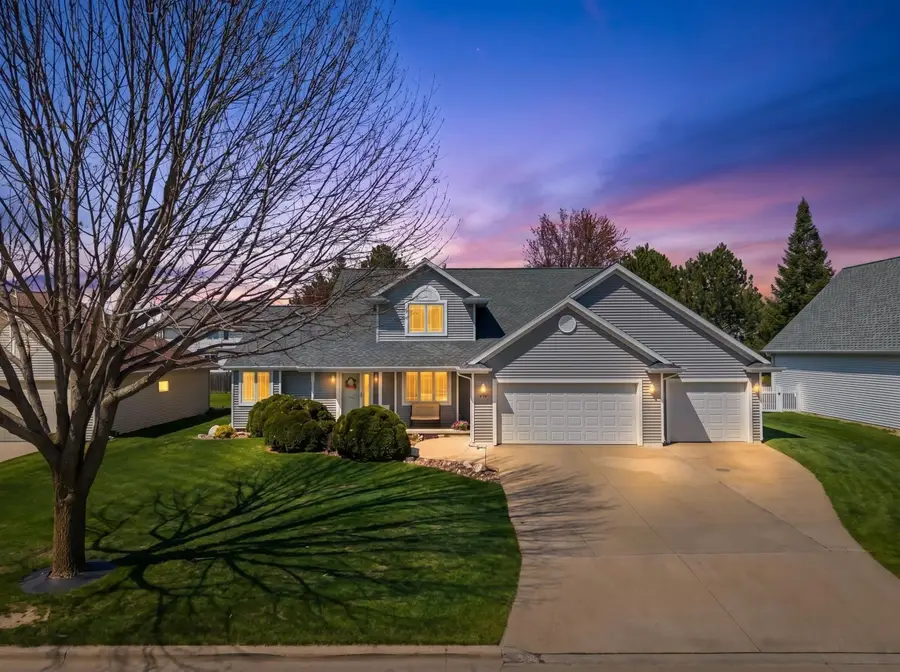 3445 Edinburgh Road, Green Bay, WI 54311 - #3