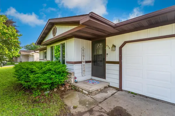 436 Robert Lane, GREEN BAY, WI 54311