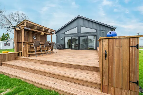 N8805 Lakeshore Drive, VAN DYNE, WI 54979
