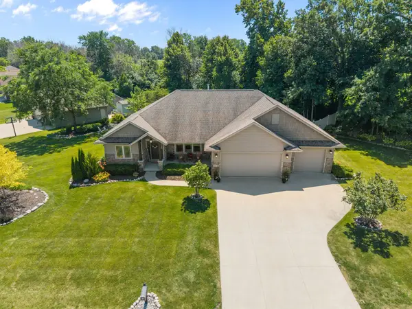 1983 Creek Side Drive, NEENAH, WI 54956