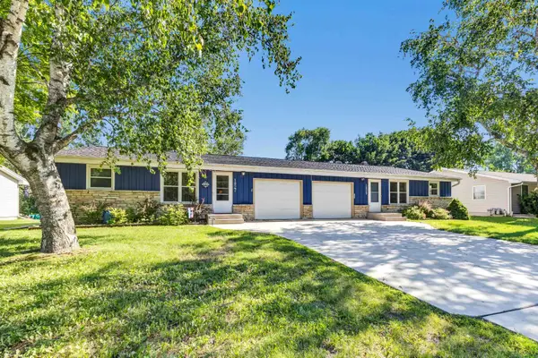 1827 Cormier Road, GREEN BAY, WI 54313