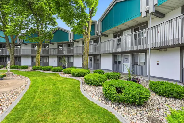 1001 S Oneida Street #2E, APPLETON, WI 54915