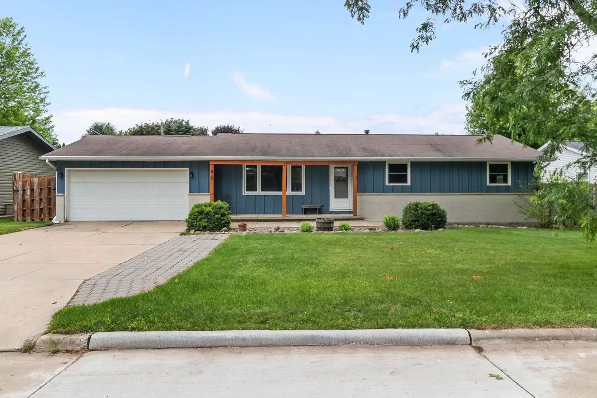 617 N Canterbury Drive, Appleton, WI 54915 - #1