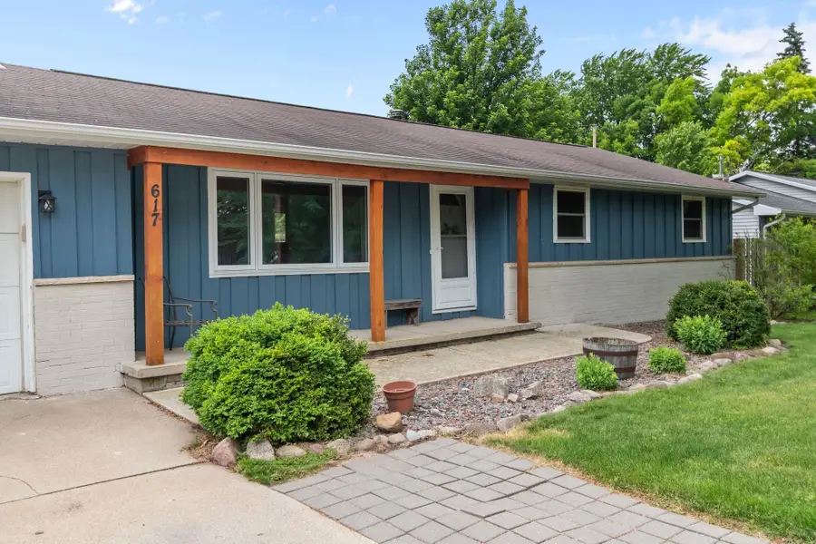 617 N Canterbury Drive, Appleton, WI 54915 - #2
