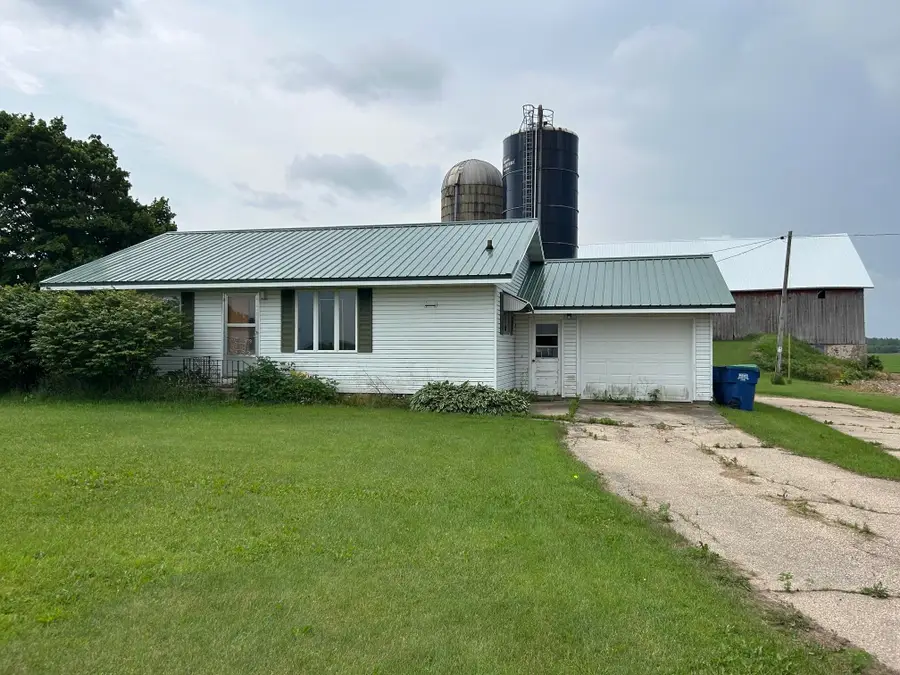 W2337 County Rd E, Cecil, WI 54111 - #2