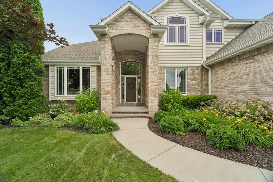 2917 E Fallcreek Lane, Appleton, WI 54913 - #2