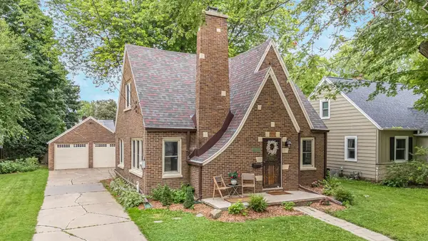 1704 N Erb Street, APPLETON, WI 54911-3530