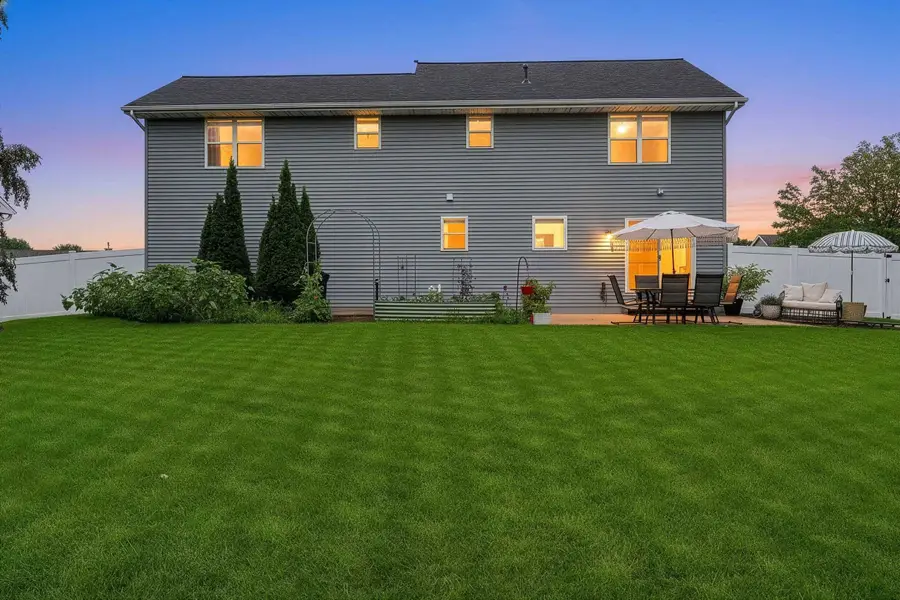 2088 W Higgins Hill, De Pere, WI 54115 - #2