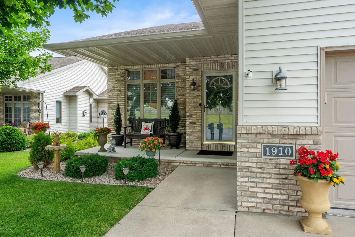 1910 E Sylvan Avenue, Appleton, WI 54915 - #1