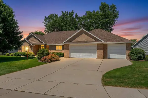 568 Royal St Pats Drive, WRIGHTSTOWN, WI 54180