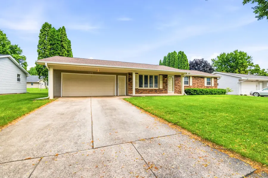 519 Robert Lane, Green Bay, WI 54311 - #2
