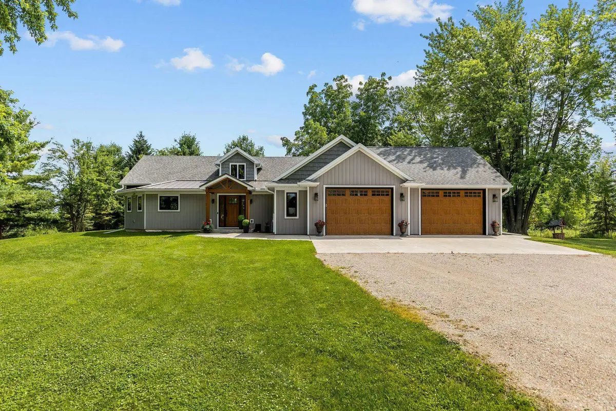8079 County Road Mm, Larsen, WI 54947 - #1