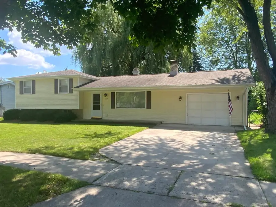 1129 Alva Street, Menasha, WI 54952 - #3