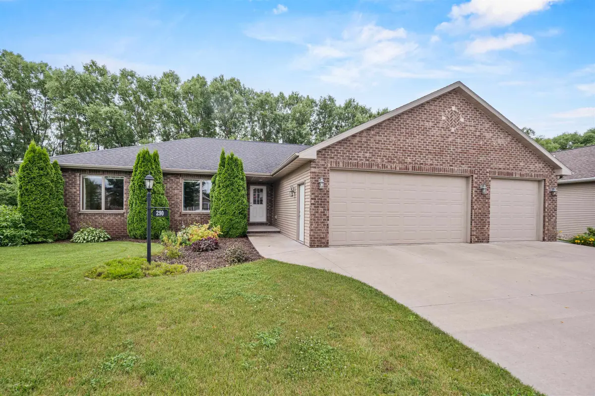 290 Royal St Pats Drive, Wrightstown, WI 54180 - #1