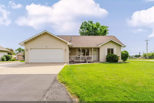 1202 Willow Bend Lane, OSHKOSH, WI 54904