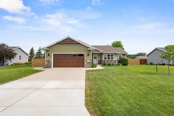 1427 Anthem Drive, NEENAH, WI 54956
