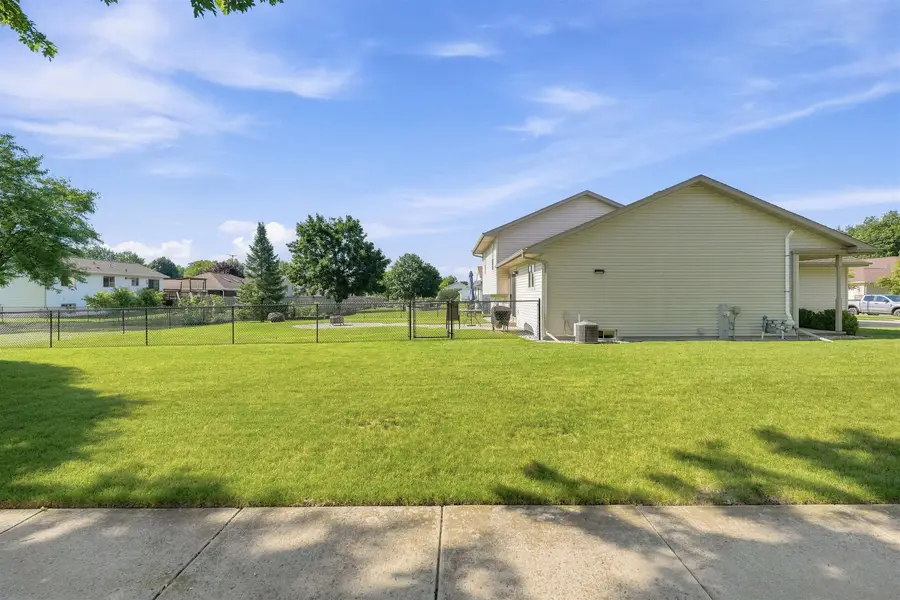 75 Rolling Green Circle, Oshkosh, WI 54904-6555 - #3