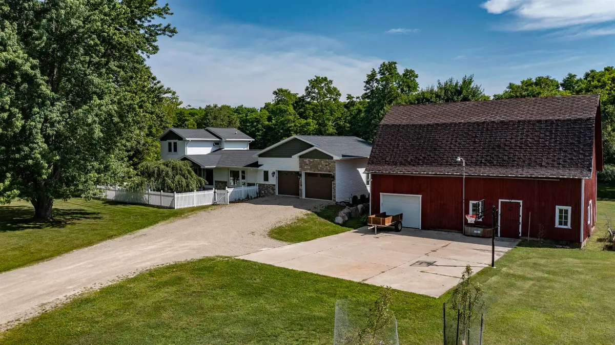 E174 Cobbtown Road, Waupaca, WI 54981 - #1
