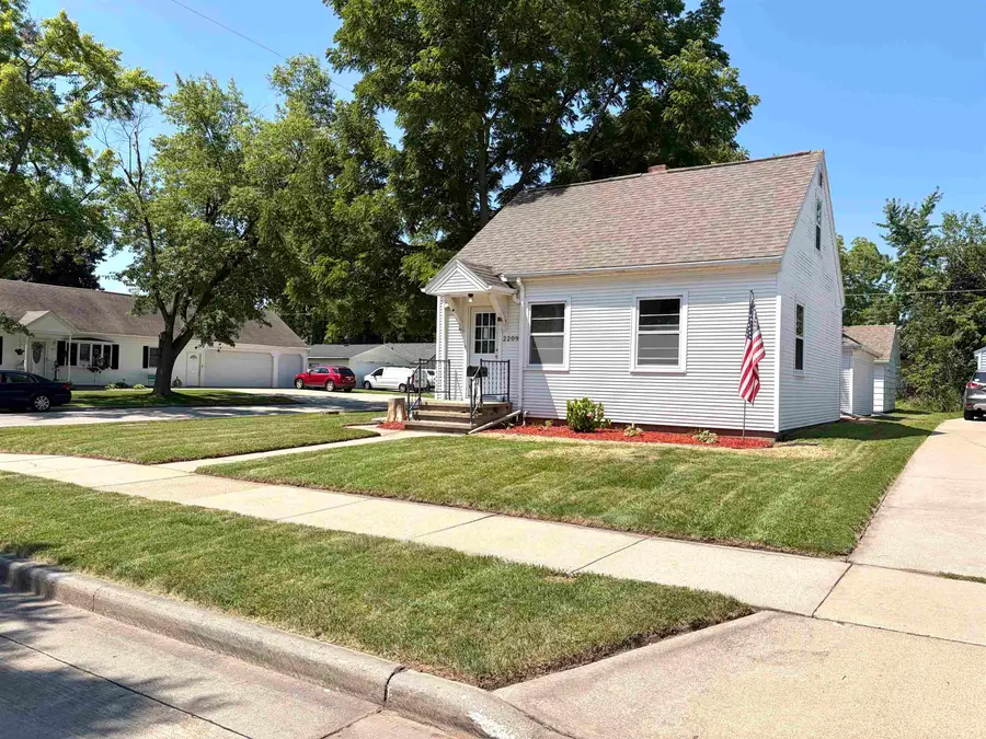 2209 N Clark Street, Appleton, WI 54911-2034 - #2
