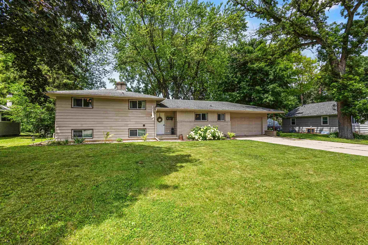 826 Fieldcrest Drive, Neenah, WI 54956 - #1