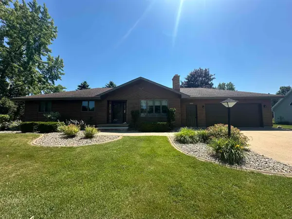 N9626 Darboy Drive, APPLETON, WI 54915-9367