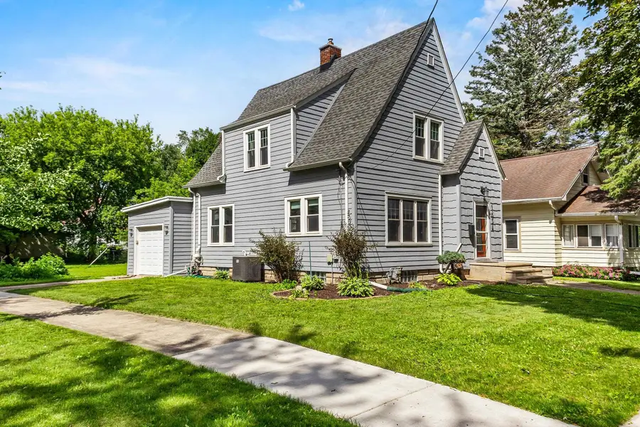 1034 W Lorain Street, Appleton, WI 54914-3739 - #2