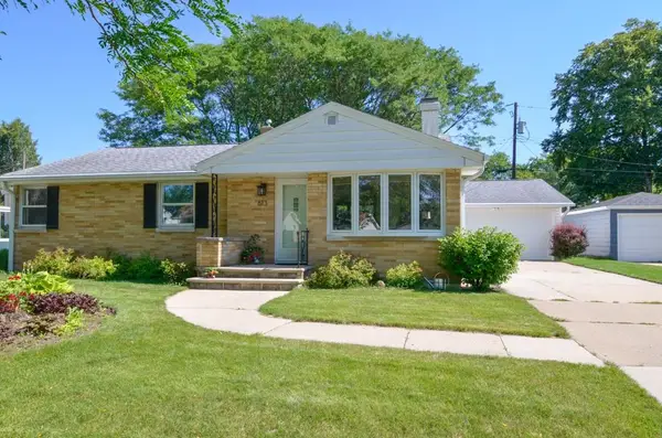 613 Clover Lane, GREEN BAY, WI 54301
