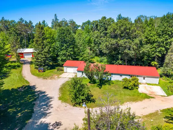 W10465 Leskovec Lane, CRIVITZ, WI 54114