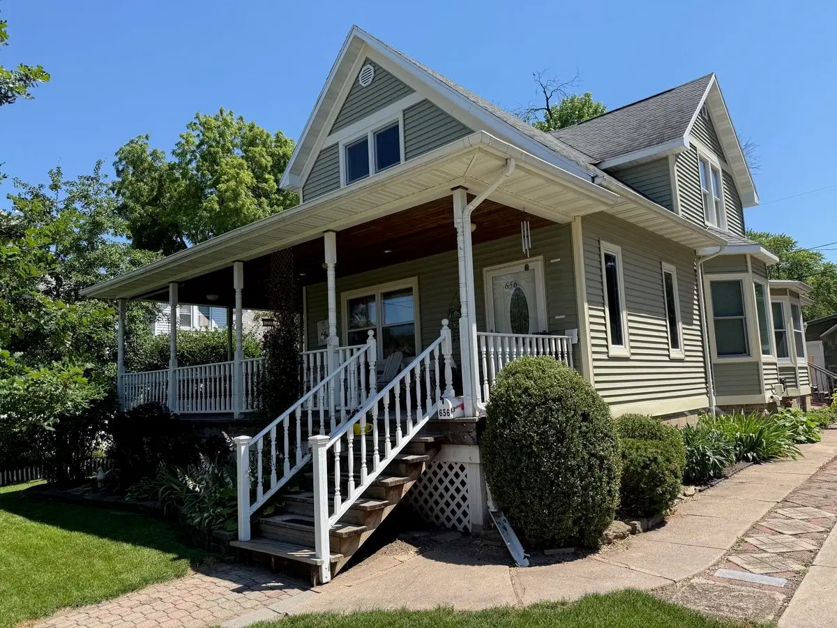 656 Oak Street, Neenah, WI 54956 - #1