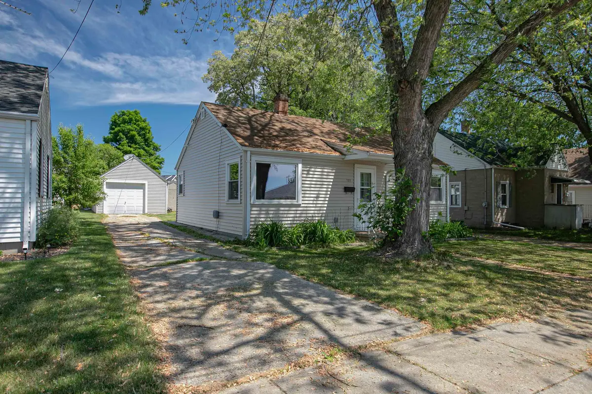 722 Roosevelt Street, Menasha, WI 54952 - #1