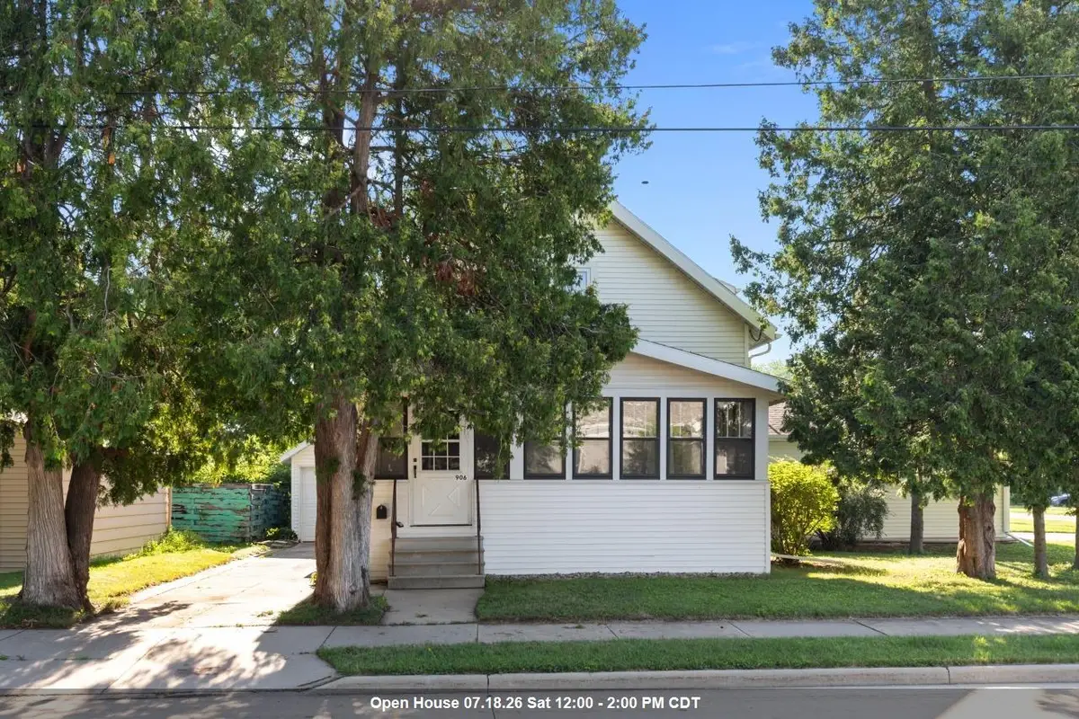 906 Grand Street, Oshkosh, WI 54901-3802 - #1