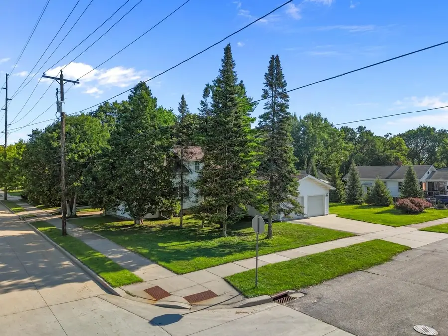 906 Grand Street, Oshkosh, WI 54901-3802 - #2