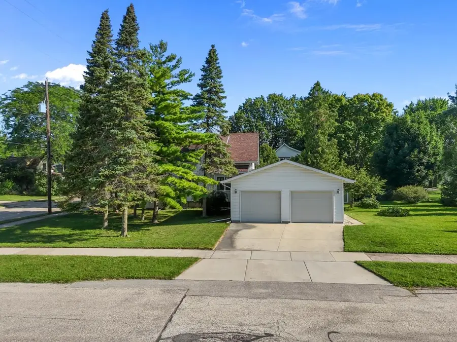 906 Grand Street, Oshkosh, WI 54901-3802 - #3