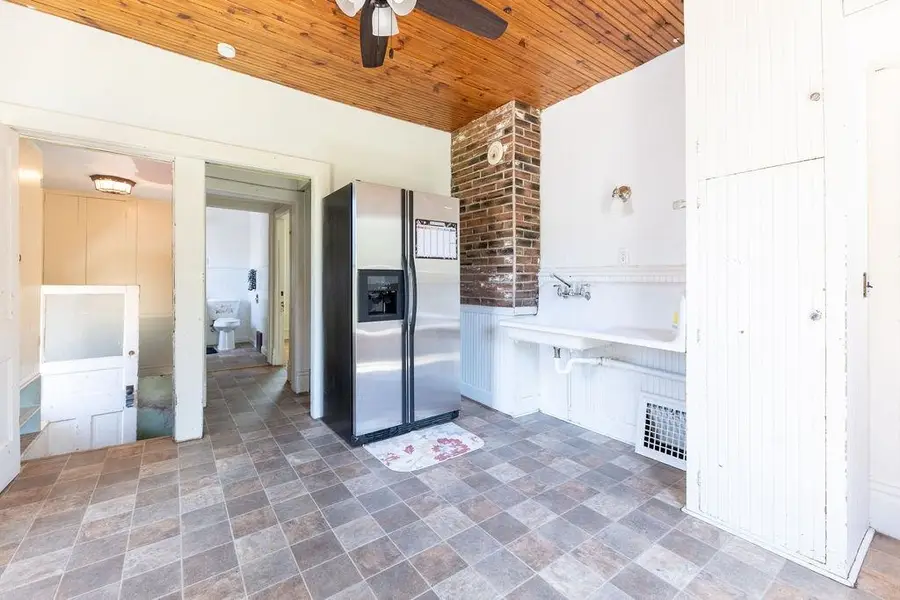 825 Frederick Street, Oshkosh, WI 54901 - #3