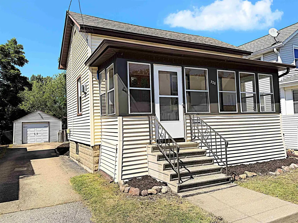 320 E Parkway Avenue, Oshkosh, WI 54901 - #1