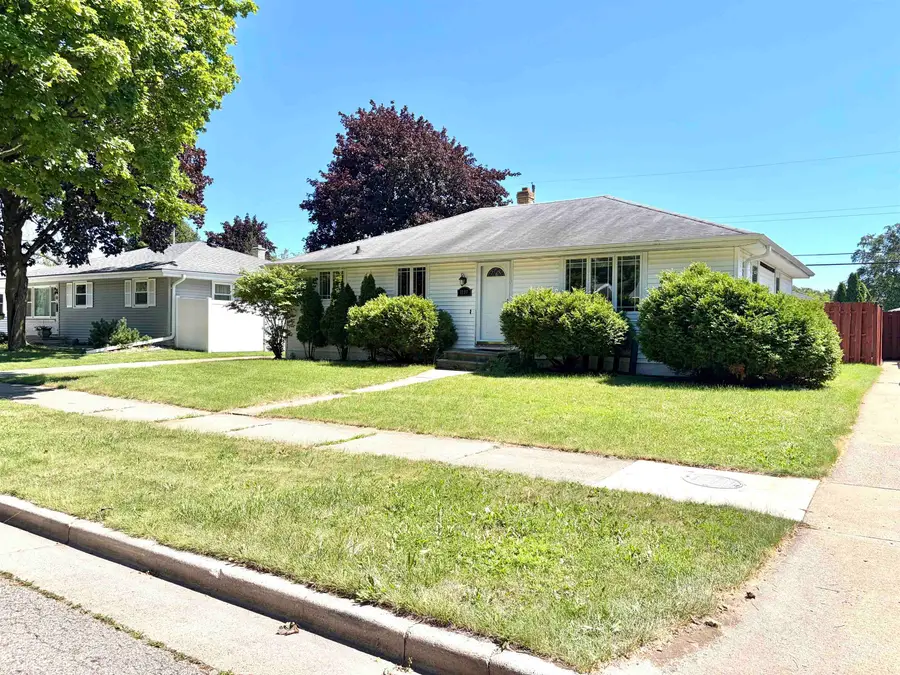 1137 W Roberts Avenue, Appleton, WI 54914-2618 - #2